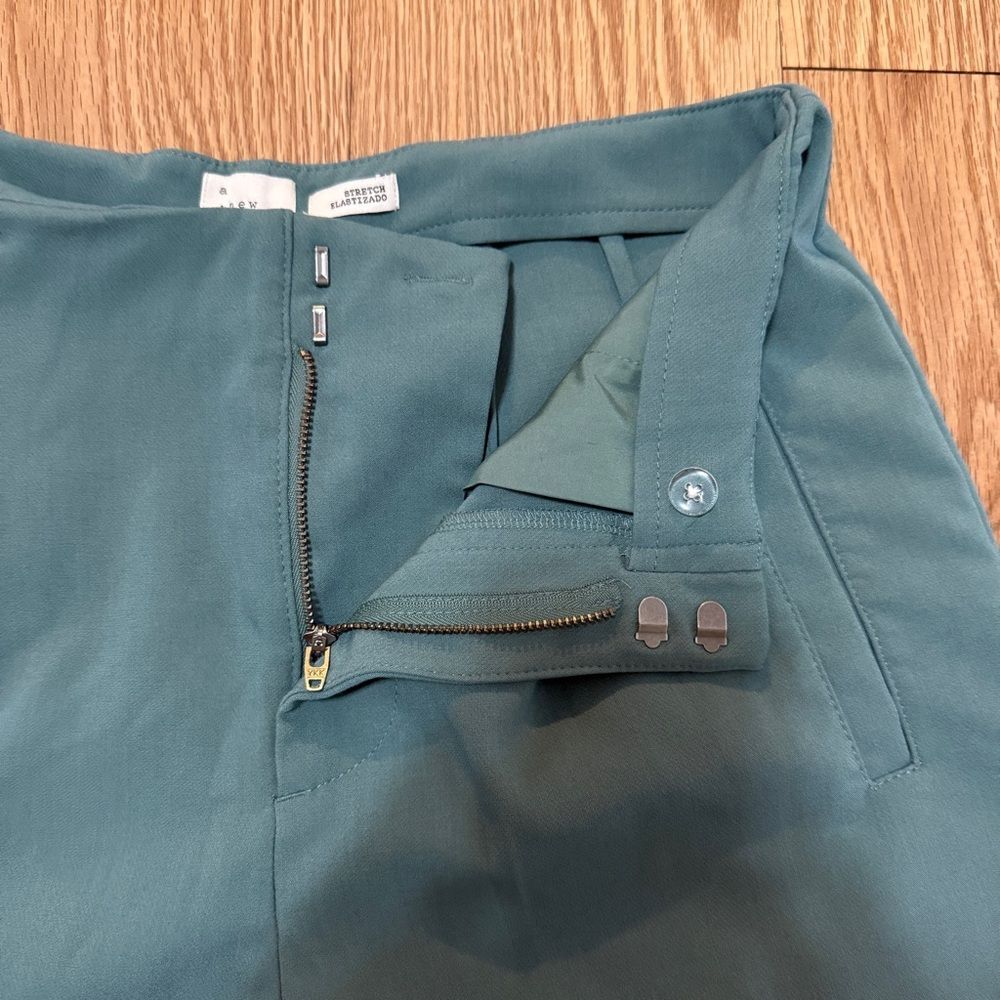 A New Day Turquoise Stretch Midi Shorts 4” Inseam Size 8 - Picture 4 of 6